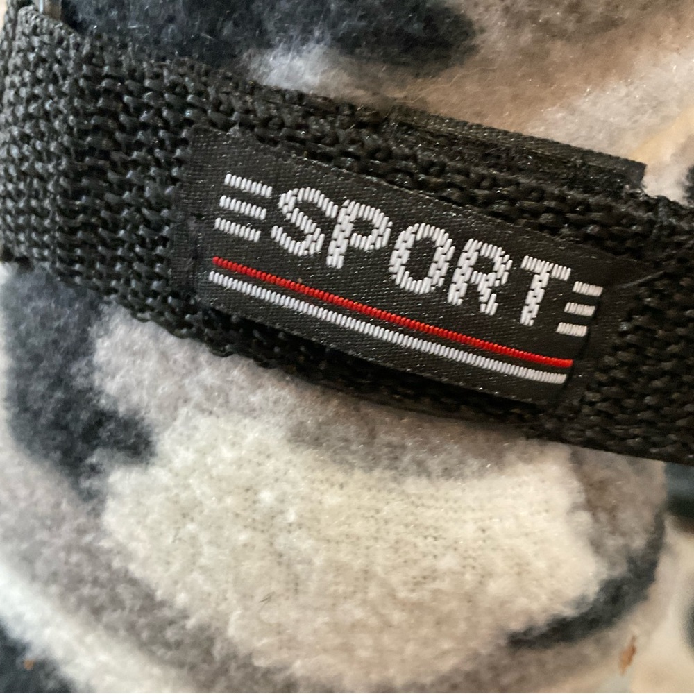 FREE with purchase: Sport black, grey, white fleece gloves with velcro at wrist. - Picture 6 of 8